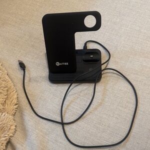 AITEE Black Charging Station